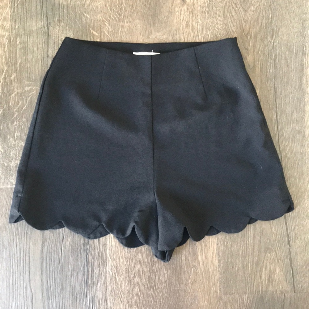 Scallop shorts